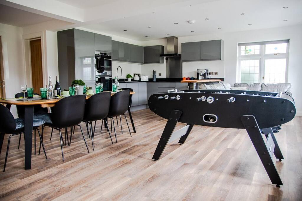 בורנמות' Luxury Central Bmth House With Hot Tub. Stunning! מראה חיצוני תמונה