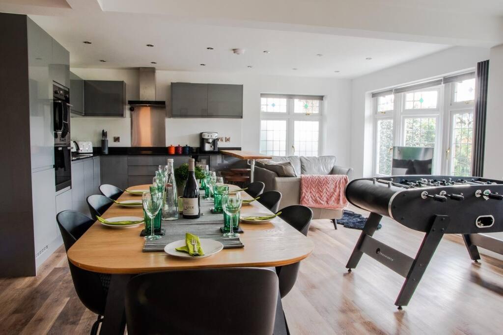 בורנמות' Luxury Central Bmth House With Hot Tub. Stunning! מראה חיצוני תמונה